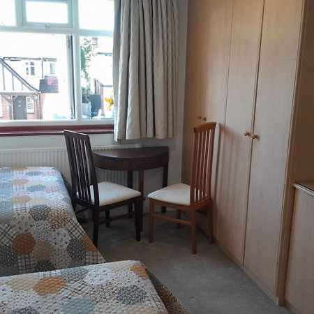 Edgware B&B Barnet Bagian luar foto